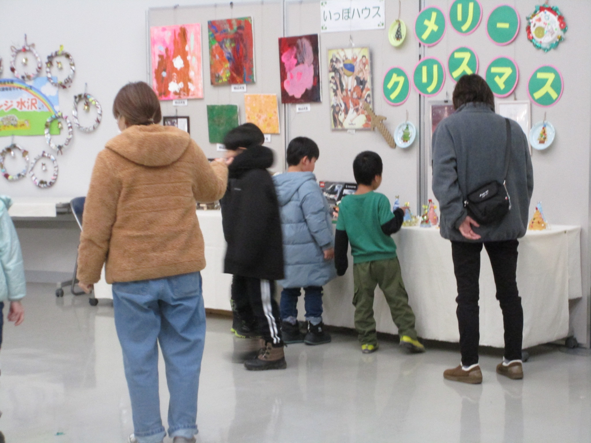 12月　ふれあい作品展の様子２